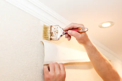 Pose de papier peint à Vez — revêtements muraux et toiles de verre